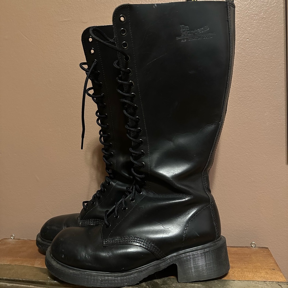 Vintage 90’s Y2K Made in England Dr. Martens 1420 Boots